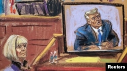 Crtež iz sudnice - I. Džin Kerol gleda video iskaz bivšeg predsednika Donalda Trampa na suđenju za silovanje, 4. maja 2023. (Foto: Rojters/Jane Rosenber/ARHIVA)