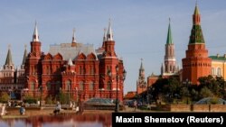 Tembok Kremlin dan Museum Sejarah Negara di pusat Kota Moskow, Rusia, 21 Agustus 2024. (Foto: Maxim Shemetov/Reuters)