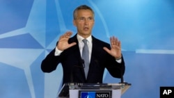 北约秘书长斯托尔滕贝格2015年10月8号在北约总部布鲁塞尔一次记者会上讲话.