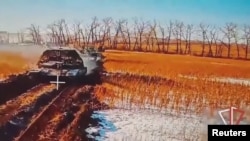 2025년 1월 5일 러시아 군 드론이 쿠르스크 지역에서 작전 중인 우크라이나 군용 차량의 모습을 영상을 통해 공개했다.