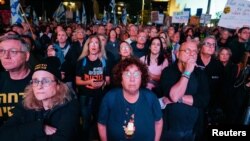 Masyarakat melakukan protes terhadap pemerintahan Perdana Menteri Israel Benjamin Netanyahu di Tel Aviv, Israel, 20 Januari 2024. (Foto: REUTERS/Alexandre Meneghini)