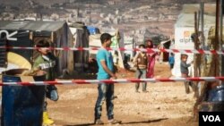 Pengungsi Suriah yang ingin memasuki wilayah Eropa. (Foto: VOA)