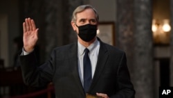 资料照片：联邦参议员默克利在华盛顿宣誓就职（2021年1月3日）