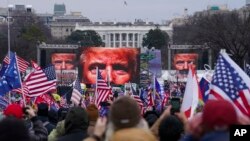 Para pendukung Donald Trump berpartisipasi dalam rapat umum di Washington DC, menjelang kerusuhan 6 Januari 2021 (foto: dok). 