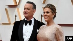 Tom Hanks dan istrinya Rita Wilson (kanan) di acara Oscar ke-92 di Dolby Theatre, Hollywood, California, 9 Februari 2020. (Foto: AF)