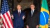 Presiden AS Donald Trump dan Presiden Brazil Jair Bolsonaro dalam pertemuan di Florida, 7 Maret 2020 lalu. 