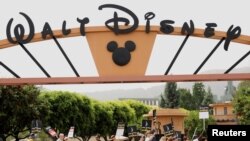 Štrajk pisaca i glumaca ispred studija Dizni u Kaliforniji