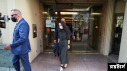 China mencabut larangan meninggalkan China untuk Cynthia dan Victor Liu, setelah AS mencabut gugatan terhadap salah satu pimpinan tertinggi Huawei. (REUTERS)