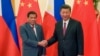 ဖိလစ်ပိုင် သမ္မတ Rodrigo Duterte (ဝဲ)နဲ့ တရုတ်သမ္မတ Xi Jinping (ယာ) တို့ တရုတ်နိုင်ငံ ဘေဂျင်းမှာ တွေ့စုံစဉ်