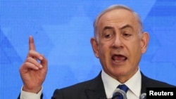 Perdana Menteri Israel Benjamin Netanyahu berpidato dalam sebuah acara yang digelar oleh Organisasi Yahudi Amerika di Yerusalem, pada 18 Februari 2024. (Foto: Reuters/Ronen Zvulun)
