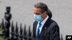 Gubernur New York Andrew Cuomo tiba di Gedung Putih untuk mengadakan pertemuan dengan Presiden AS Donald Trump, Rabu (27/5). 