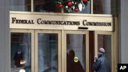 Kantor Komisi Komunikasi Federal atau FCC (Federal Communications Commission) di Washington DC (foto: dok). 