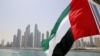 Bendera UEA berkibar di atas kapal di Dubai. (Foto: Reuters)