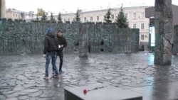 普京揭幕首个政治迫害纪念碑 但被警告历史会重演