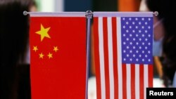 资料照片：美中国旗