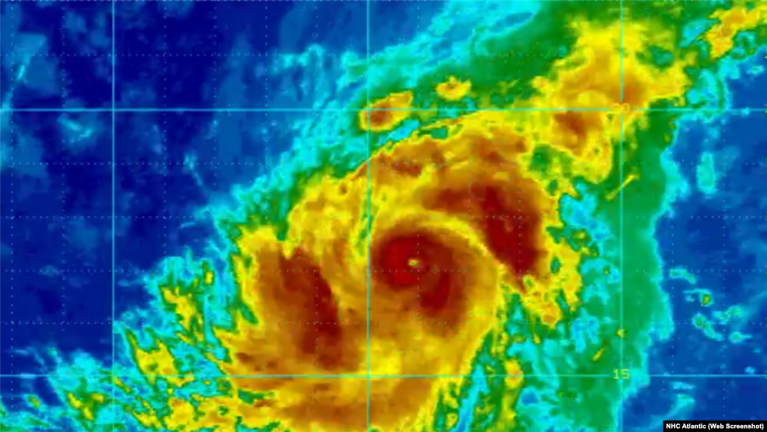 Huracán Irma subió este lunes a categoría cuatro. Según expertos, el fenómeno natural, tocaría suelo el martes.