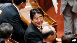 日本首相安倍晋三出席国会众议院会议。（资料照片）