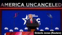 Bivši predsednik Donald Tramp na konferenciji Konzervativne političke akcije (CPAC) 2021.