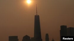 Njujork obavijjen izmaglicom zbog požara u Kanadi (Foto: Reuters/Mike Segar)