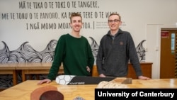 Ben Scales (kiri) dan William Murrell. (Courtesy: University of Canterbury)