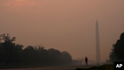Vašington u magli zbog požara u Kanadi (Foto: AP/Julio Cortez)