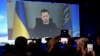 Presiden Ukraina Volodymyr Zelenskyy terlihat di layar saat menyampaikan pidato pada pembukaan Konferensi Nasional Masyarakat dan Pertahanan, di Salen, Swedia 7 Januari 2024.