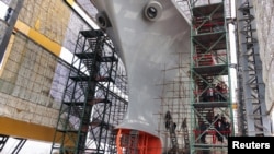 2025년 3월 8일 북한 관영매체가 비공개 장소에서 진행된 김정은 북한 국무위원장의 조선소 시찰 사진을 보도하며 건조 중인 함선의 선두 부분을 공개했다.