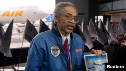 Tomas H. Grej, penzionisani član "Neverovatnih", prisustvuje isporuci poslednjeg 747 aviona u Everetu, 31. januar 2023. (Foto: Reuters/David Ryder)