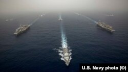 Навчання ВМС США з залученням авіаносців "Авраам Лінкольн" та "Джон Стенніс"