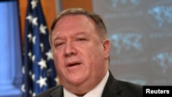 美国国务卿蓬佩奥在华盛顿就处理中国和伊朗问题以及抗击新冠病毒疫情举行记者会（2020年6月24日）。