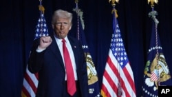 Predsjednik Donald Tramp na Nacionalnom molitvenom doručku u Vašingtonu, 6. februara 2025. (Foto: AP/Evan Vucci)