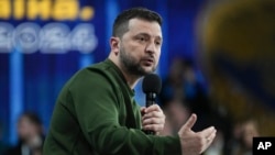 乌克兰总统泽连斯基在基辅举行记者会。（2024年2月25日）