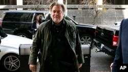 2019年11月8日班农在华盛顿联邦法院出庭就罗杰·斯通案作证