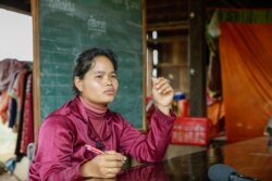 Soeun Sreynith, a second-grade teacher at Sre Andong Pi Primary School, practices social distancing by limiting to less than 10 students per class session in her home, Samlout district, Battambang province, Cambodia, June 17, 2020. (Khan Sokummono/VOA Khmer)