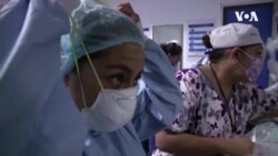 VOA英语视频: 医科学生接受征召抗疫错失毕业典礼