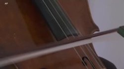 不让病毒破坏好事 新人举行微型婚礼