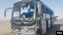 在巴基斯坦西南部俾路支省查盖县一辆载有中国工人的大巴受到自杀式炸弹攻击。（2018年8月11日）