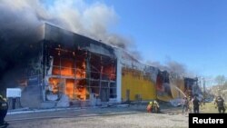 Požar u tržnom centru u Kremenčuku (Foto: Governor of Poltava region Dmitry Lunin/Handout via REUTERS)