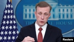 Penasihat Keamanan Nasional Gedung Putih, Jake Sullivan, menjawab pertanyaan wartawan dalam konferensi pers harian di Gedung Putih, Washington, pada 10 Oktober 2023. (Foto: Reuters/Jonathan Ernst)