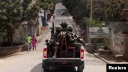 Manm Fos Zame Ayiti fe patwouy nan lari Kenscoff apre plizye jou zak vyolans nan Potoprens, Ayiti, 29 Janvye 2025. 