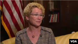 资料照：来自宾夕法尼亚州的美国民主党联邦众议员克里西·赫拉汉(Rep. Chrissy Houlahan, D-PA）。