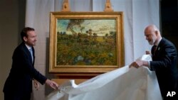 Direktor muzeja Van Gog predstavlja javnosti novo otkriveno delo Van Goga, Amsterdam, 9. septembar, 2013.