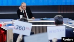 Presiden Rusia Vladimir Putin menghadiri konferensi pers akhir tahun dan panggilan telepon tahunannya di Moskow, Rusia, 19 Desember 2024. (Maxim Shemetov/REUTERS)