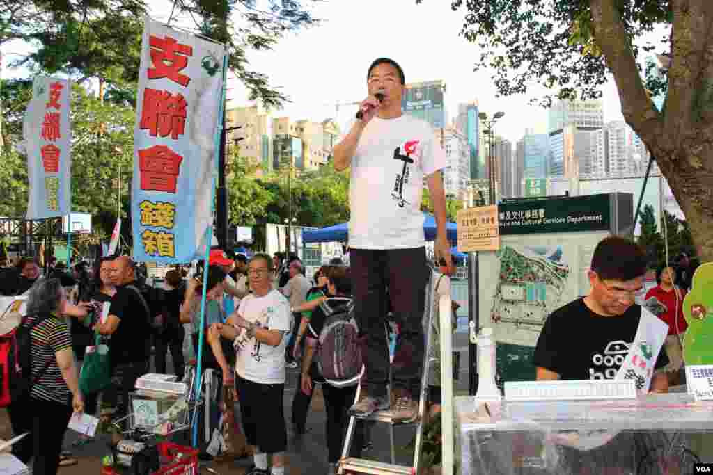 纪念六四25周年香港维园烛光晚会(美国之音图片/海彦拍摄 )