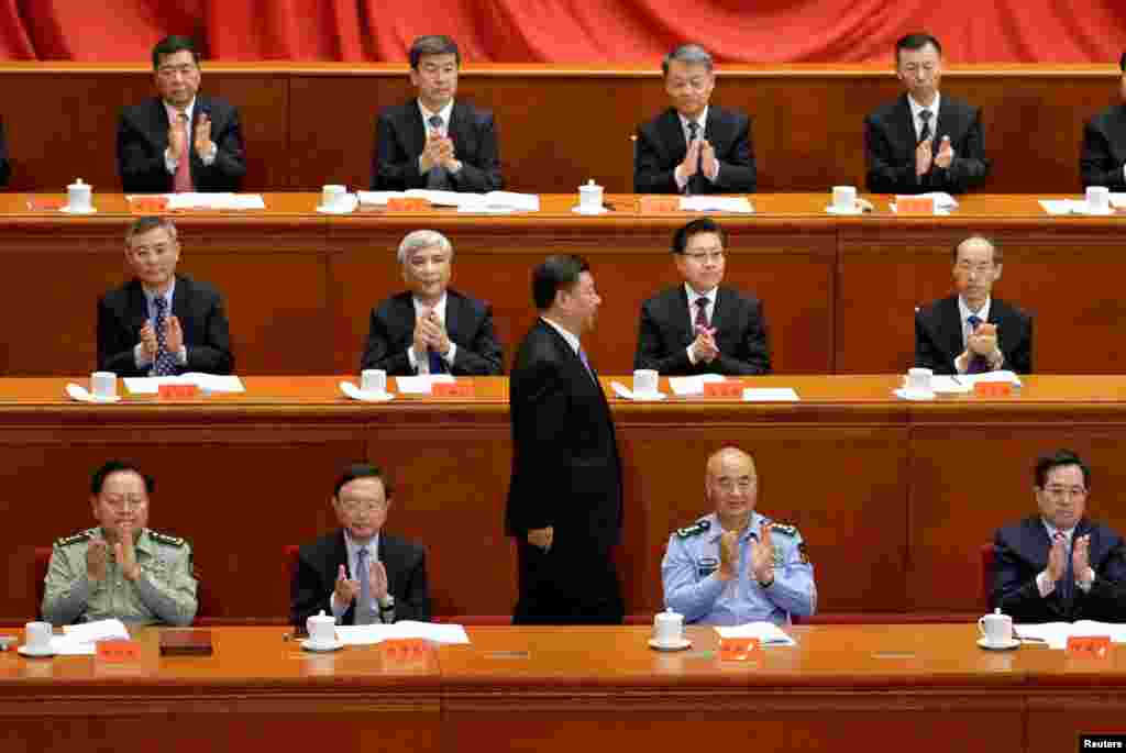 2018年5月4日北京人民大会堂举行纪念共产主义创始人马克思诞辰200周年大会,中国国家主席习近平发表演讲后走回座位上。前排就坐者左起:张又侠、杨洁篪、许其亮、丁薛祥。习近平称马克思主义“能够永葆其美妙之青春”,“马克思主义是完全正确的”。中国为马克思举行了一系列大型宣传活动,中央电视台、人民网、新华网等官方媒体曾推出系列通俗理论对话节目《马克思是对的》。