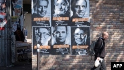 巴黎街头的法国总统候选人的竞选海报（2017年4月19日）