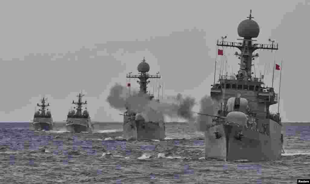 韩国海军舰艇参加了2017年9月5日在韩国东海举行的军事演习,这次演习是为了防备朝鲜可能的袭击。