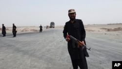 Pakistani paramilitary soldiers stand guard near the Pakistan Afghan border crossing following fighting between Afghan security forces and Taliban in SpinBoldak border area, in Chaman, Pakistan, July 16, 2021. 