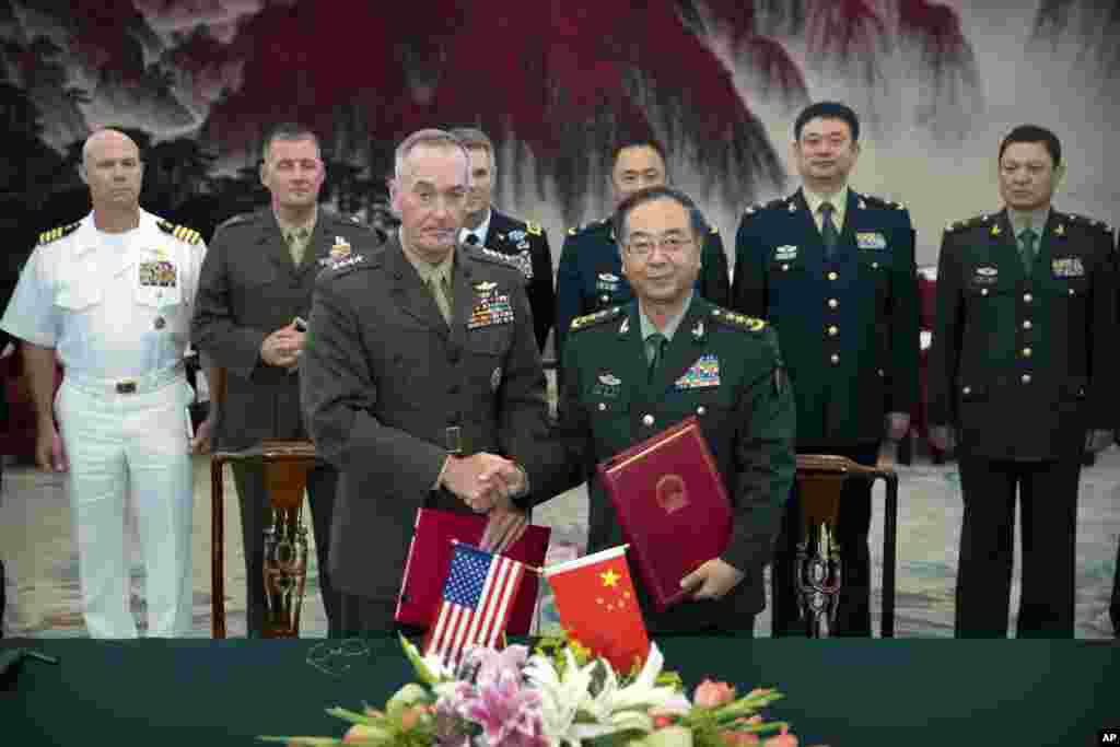 2017年8月15日,美军参谋长联席会议主席邓福德与中国中央军委联合参谋部参谋长房峰辉在北京八一大楼签署协议后握手。房峰辉当参谋长至少一直当到8月21日,在这一天,中国官方消息说“军委联合参谋部参谋长房峰辉在八一大楼会见泰国武装部队最高司令素拉蓬。”