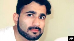 Juri militer menjatuhkan hukuman 26 tahun pada Jumat, 29 Oktober 2021, pada Majid Khan, mantan pria Maryland yang mengaku bergabung dengan al-Qaida dan ditahan di Guantanamo. (Foto: AP)